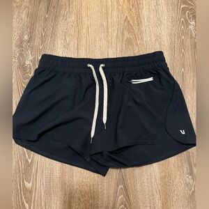 Vuori Clementine shorts in Navy